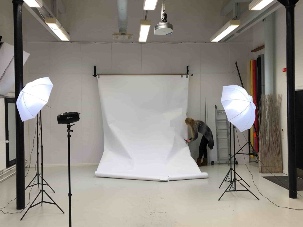 Studio Photo editing In Photoshop Tutorial modeling room 1932666 min
